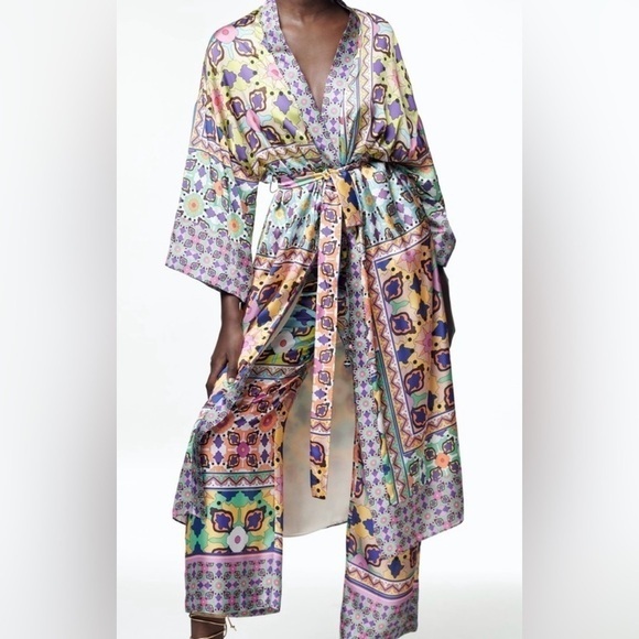 Colorful Kimono Robe by ZARA Size XS Oversized Brand New Silky Satin Feel - Picture 2 of 13